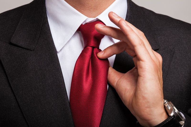 А вы знали, почему мужчины на протяжении тысячелетий носили галстуки и продолжают их носить до сих пор?